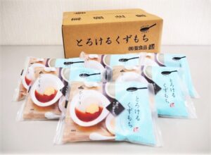 とろけるくずもち黒みつきな粉かけ
